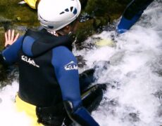 Descubre la adrenalina del descenso de barrancos en Gijón: la aventura perfecta para tu viaje de turismo