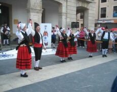 Descubre la auténtica experiencia del Xiringüelu en Gijón: Turismo y Viaje a través de la Música Tradicional