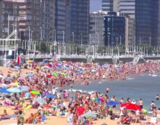 Descubre la belleza del turismo en la Playa de San Lorenzo en Gijón: tu próximo destino de viaje